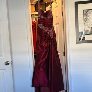 Riva Designs Deep Red Prom Dress